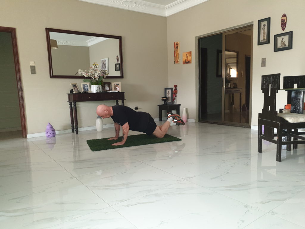 Image of the kneeling position for push-ups s