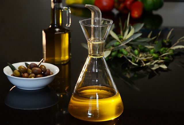Image of extra virgin  olive oil to support the text