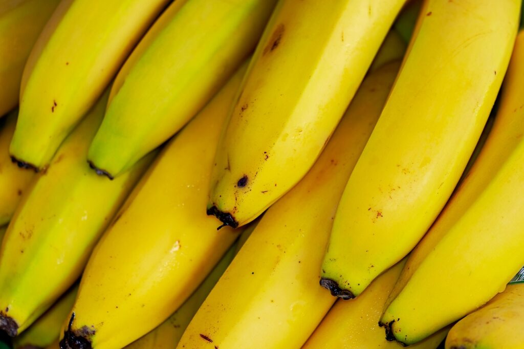 Bananas are not only a convenient and portable snack but also a good source of magnesium. A medium-sized banana contains approximately 32 mg of magnesium. 
