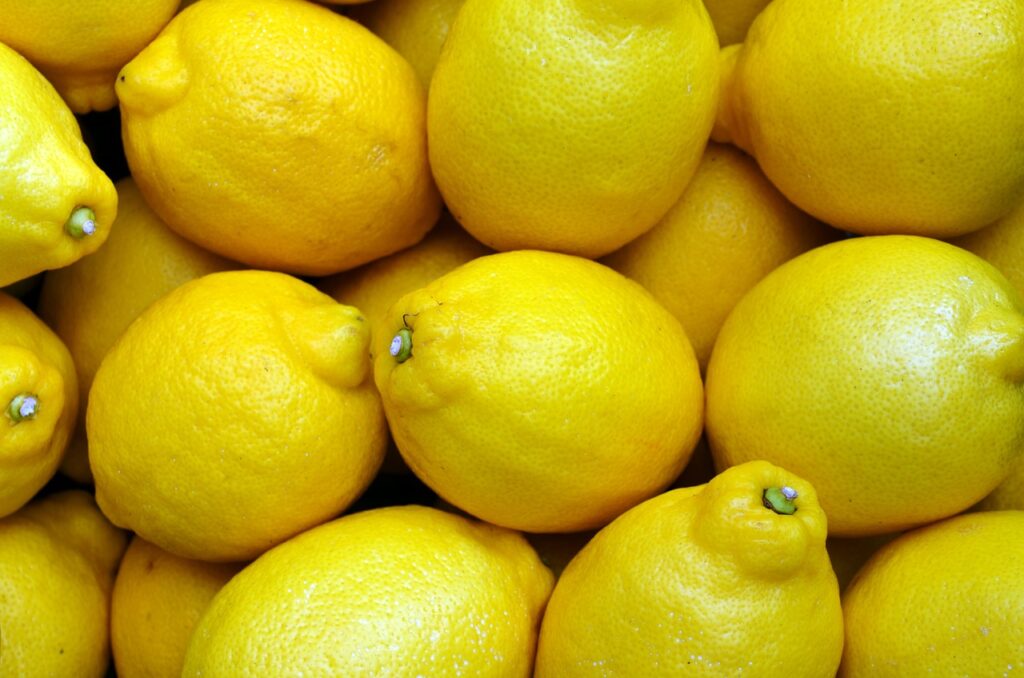 Lemon is known to reduce blood cholesterol levels, and it helps the arteries by preventing oxidative damage. Lemons are also a great source of the potent antioxidant vitamin C. 