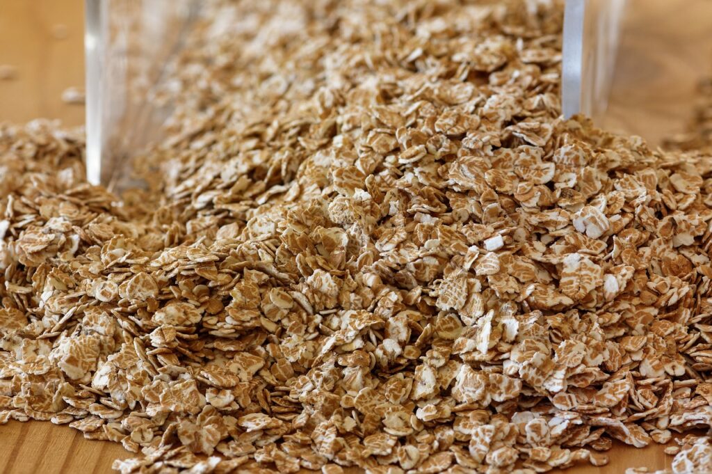Whole grains such as pastas, breads, brown rice, barley, oatmeal, and quinoa may help unclog or dissolve blocking matter in the arteries 